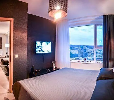 Apartman Luxury - 28th Floor View, Garage Parking & River Promenade Pozsony