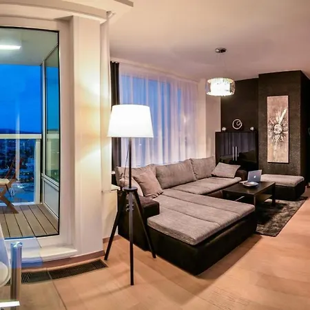 Luxury - 28th Floor View, Garage Parking & River Promenade Apartman Pozsony