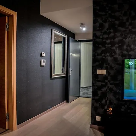 Luxury - 28th Floor View, Garage Parking & River Promenade