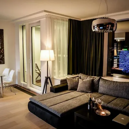 Apartman Luxury - 28th Floor View, Garage Parking & River Promenade Pozsony