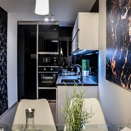 Luxury - 28th Floor View, Garage Parking & River Promenade * Pozsony